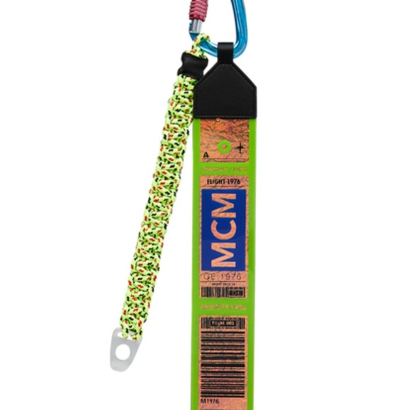 MCM RAYMONDE OVERSIZED BAG CHARM KEYRING LUGGAGE TAG BRAND NEW & 100% AUTHENTIC - Picture 6 of 14